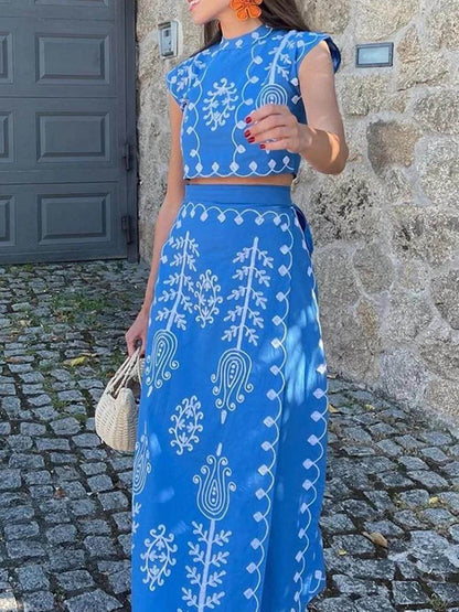 Set aus bauchfreiem Top mit Ethno-Print und Midi-Wickelröcken im Vintage-Stil