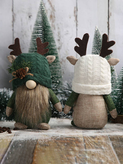 Adorable décoration de Noël en forme de gnome de forêt en bois et pomme de pin.