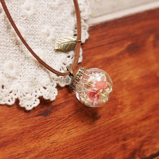 Halsketten mit gepressten Blumen aus Kunstharz – Kristallkugel, rosafarbener Mädchengarten