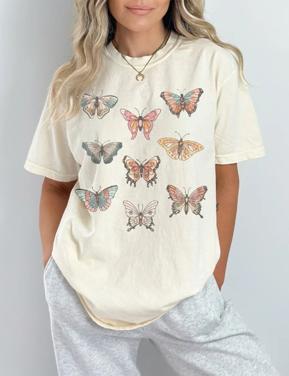 Camiseta cómoda con mariposas vintage