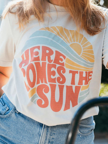 Štai „The Sun Graphic Tee“.