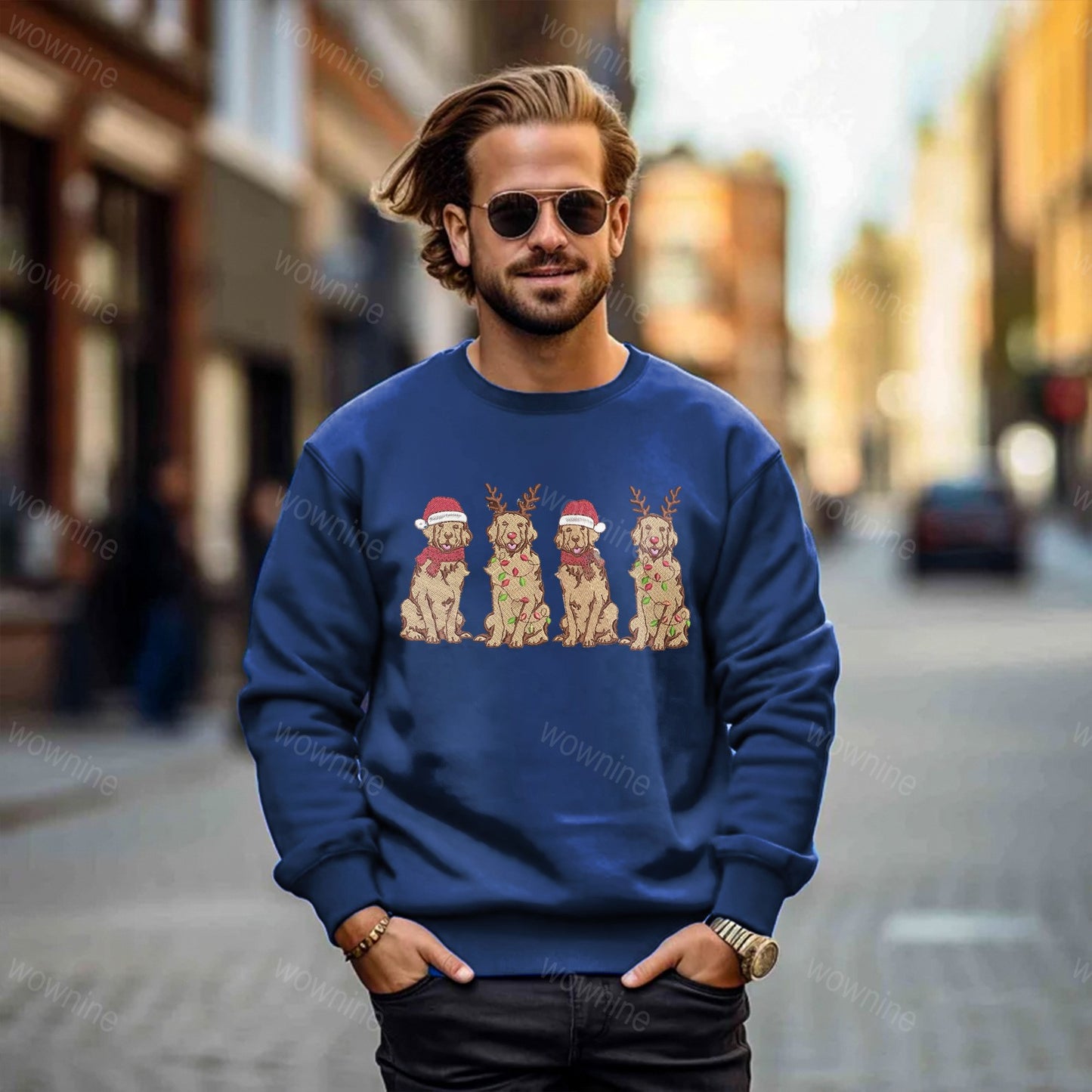 Sudadera bordada con familia de perros navideños