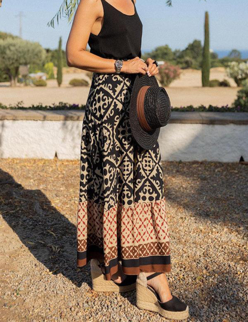 Falda larga estilo bohemio con estampado tribal barroco en negro