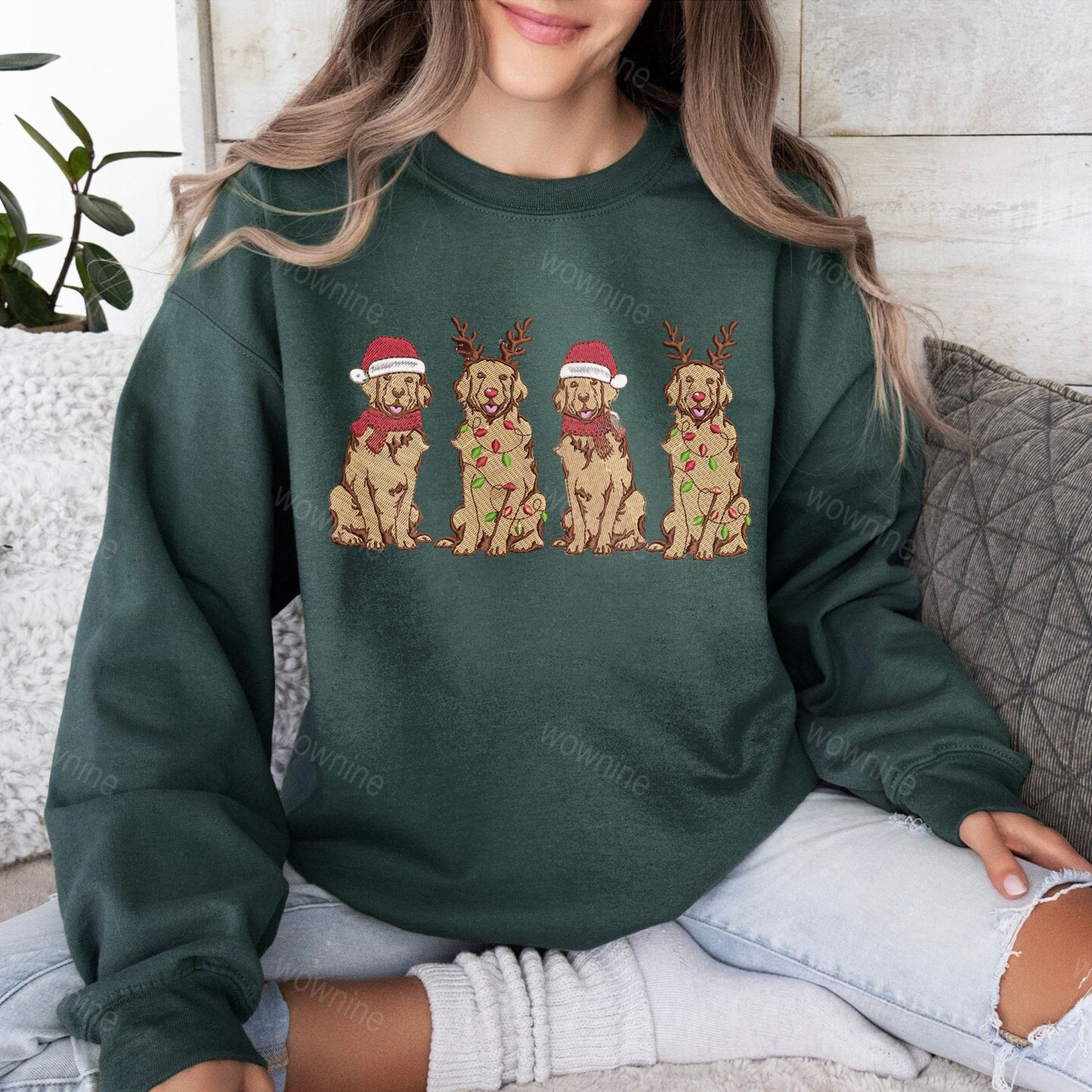 Sudadera bordada con familia de perros navideños