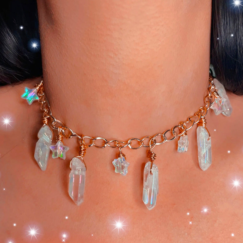 Collar boho con gargantilla de cristal de setas y estrellas