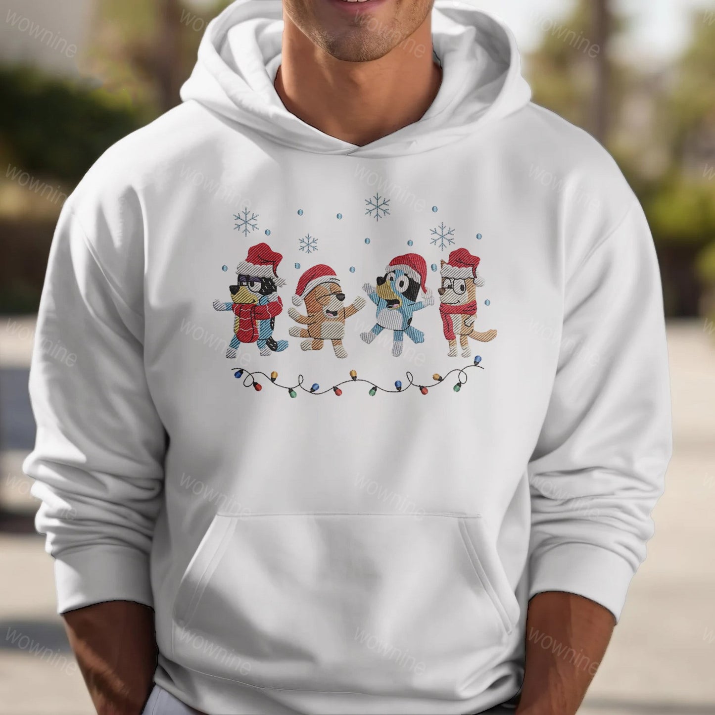 Sudadera bordada con familia de perros navideños